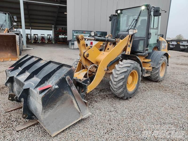 CAT 908 Kolové nakladače