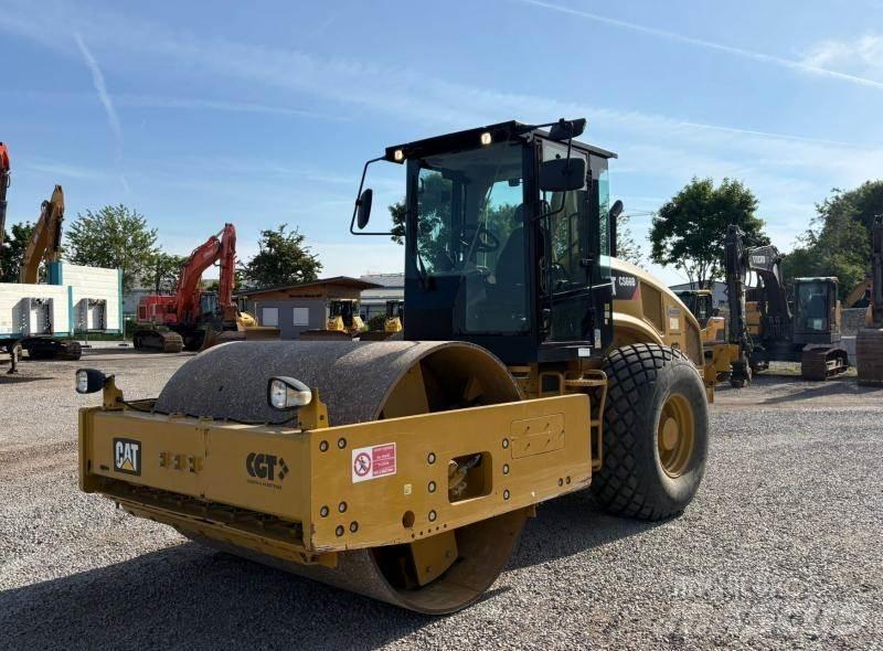 CAT CS66B Půdní kompaktory