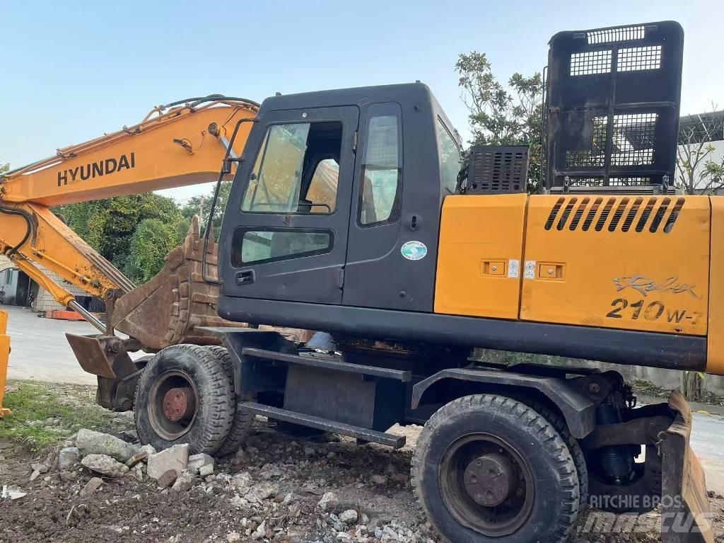 Hyundai R210W-7 Kolová rýpadla