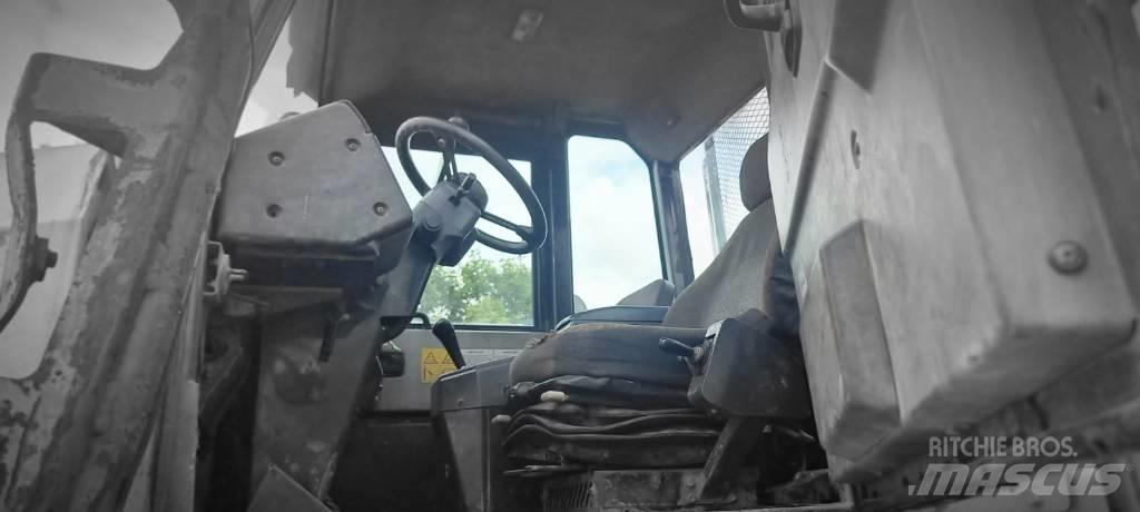 Komatsu HM 300-2 Kloubové dempry