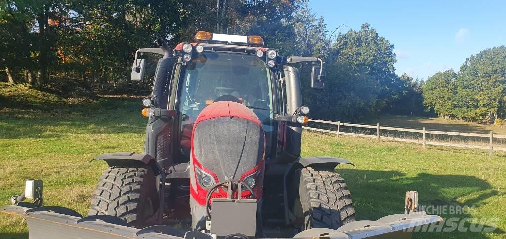 Valtra N114HT5 Traktory