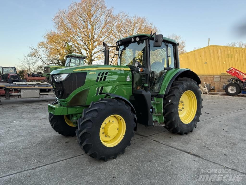 John Deere 6135M Traktory