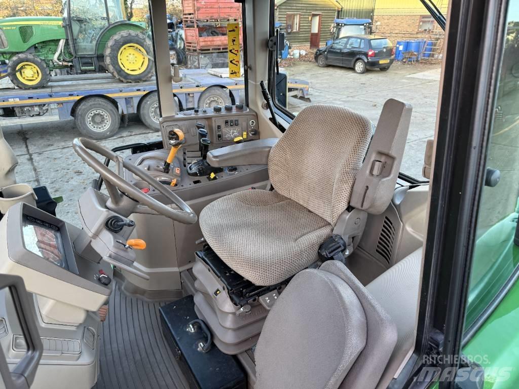 John Deere 6135M Traktory