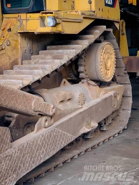 CAT D 9 T Pásové dozery