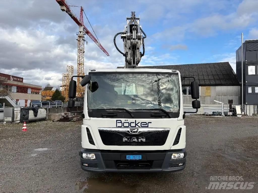 Böcker AK 37/4000 Jeřáby pro těžký terén