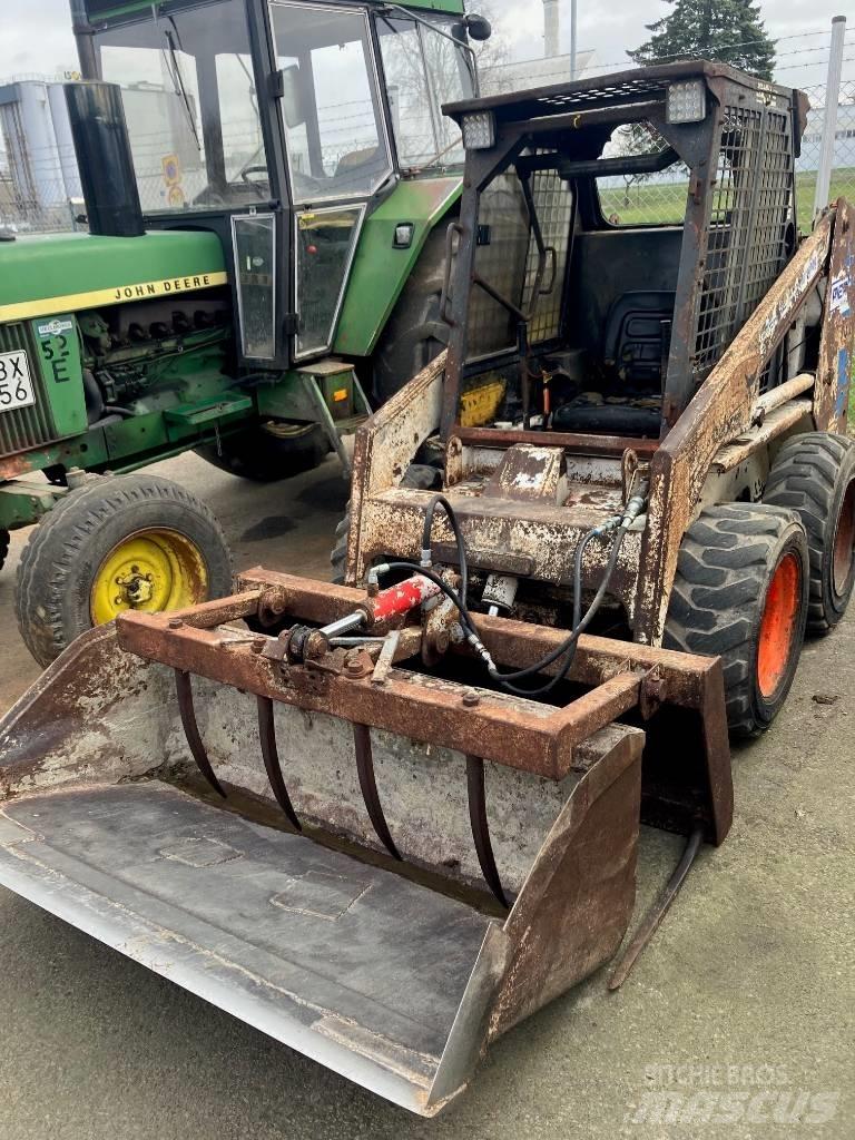 Bobcat 743 Smykem řízené nakladače