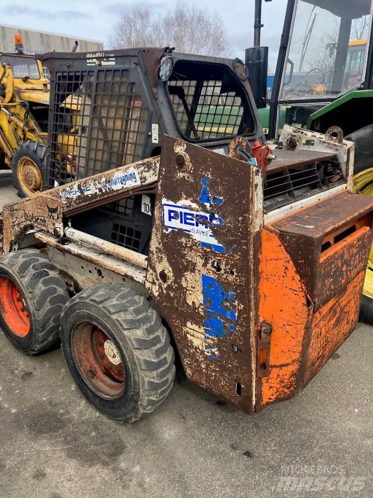 Bobcat 743 Smykem řízené nakladače