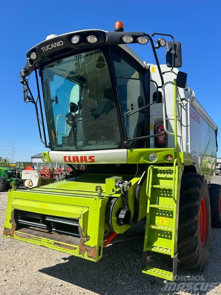 CLAAS Tucano 440 Sklízecí mlátičky