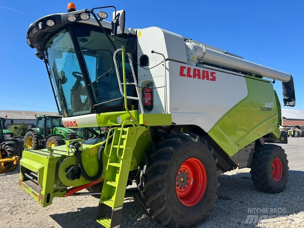 CLAAS Tucano 440 Sklízecí mlátičky