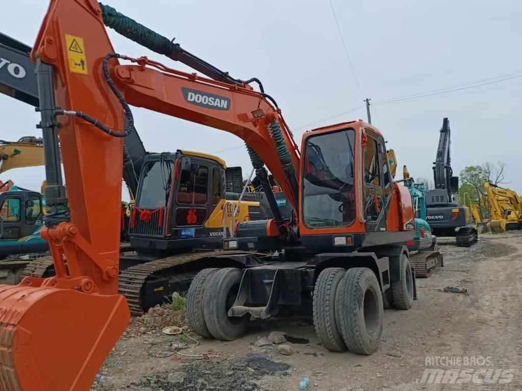 Doosan 150 W-7 Kolová rýpadla