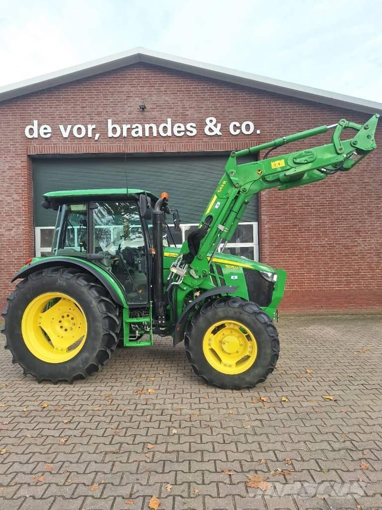 John Deere 5075M Traktory