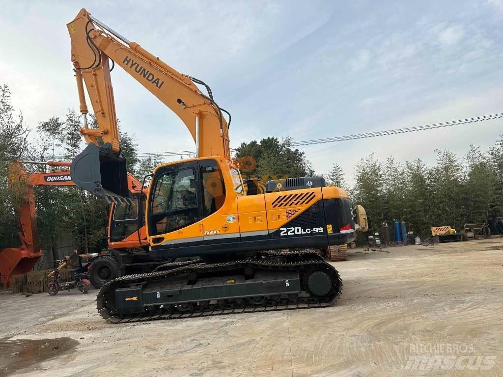 Hyundai R220 Pásová rýpadla