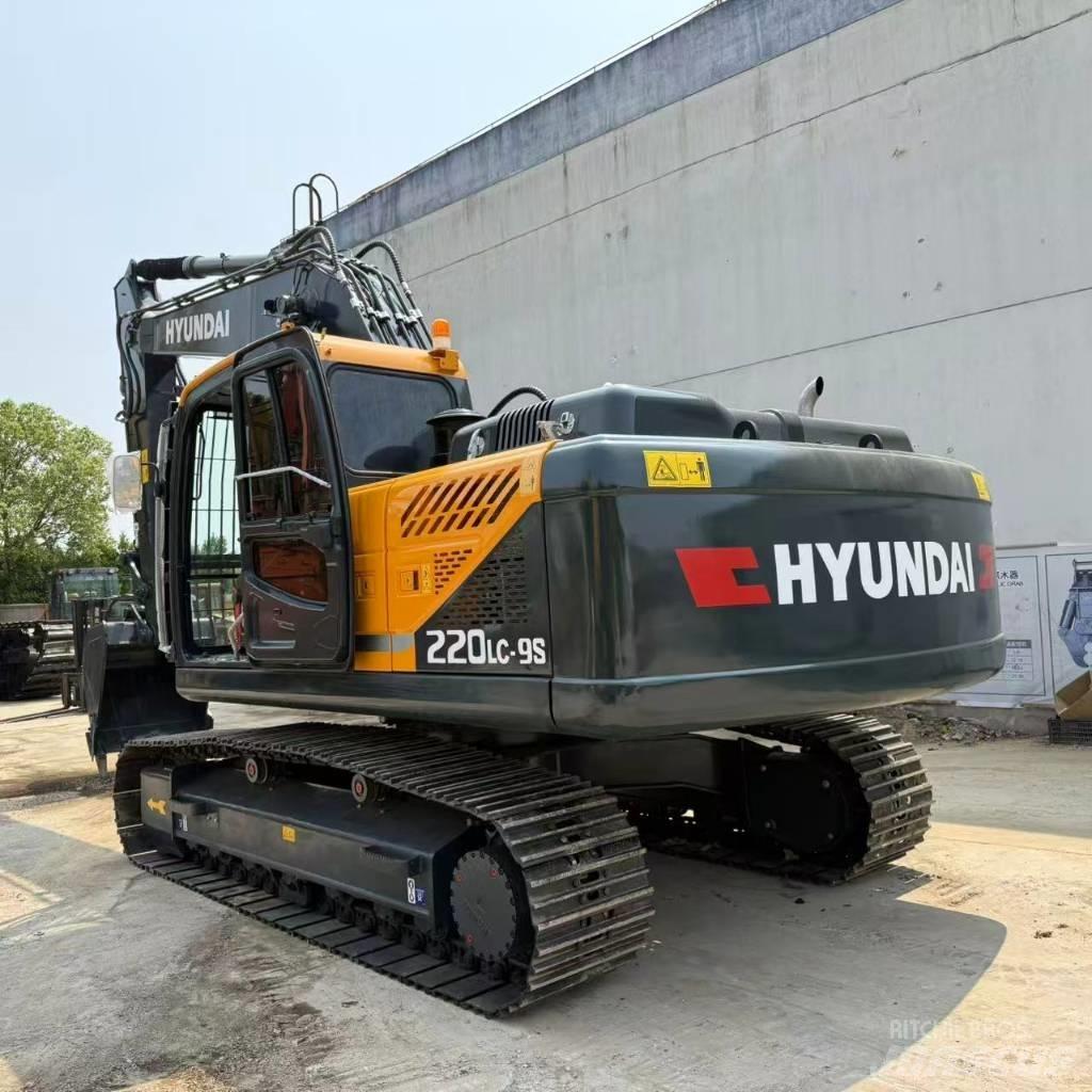 Hyundai R220LC-9S Midi rýpadla 7t - 12t
