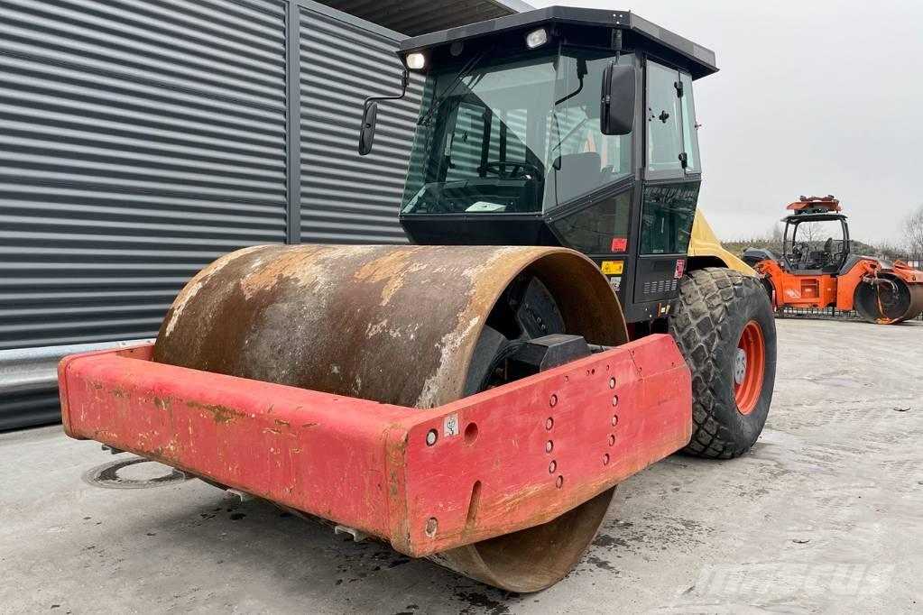 Dynapac CA302D Tahačové válce