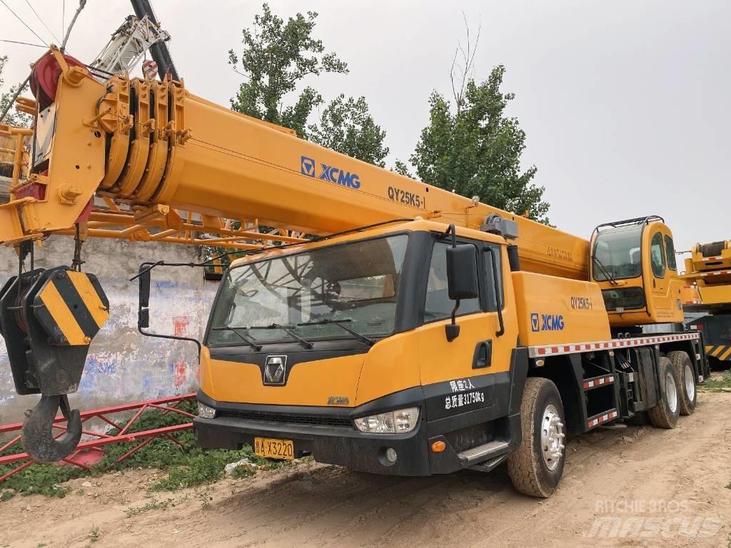 XCMG XCT 25 Univerzální terénní jeřáby