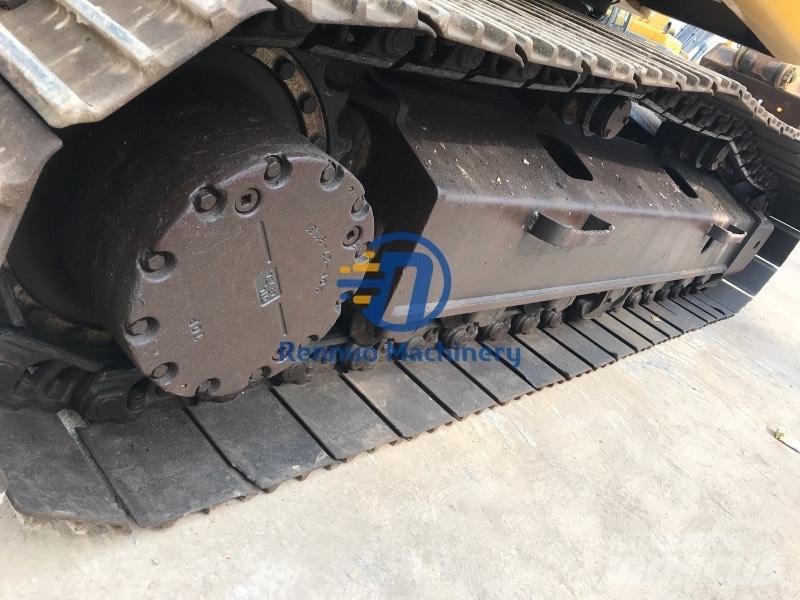Komatsu PC200-7 Pásová rýpadla