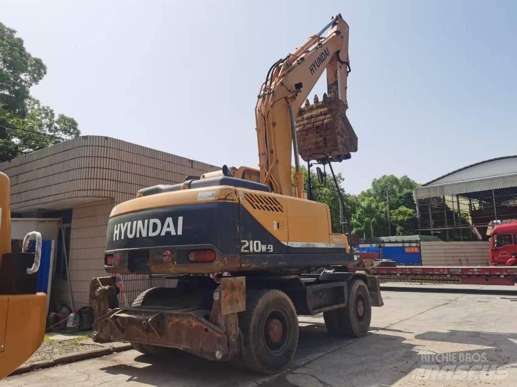 Hyundai R210W-9 Kolová rýpadla