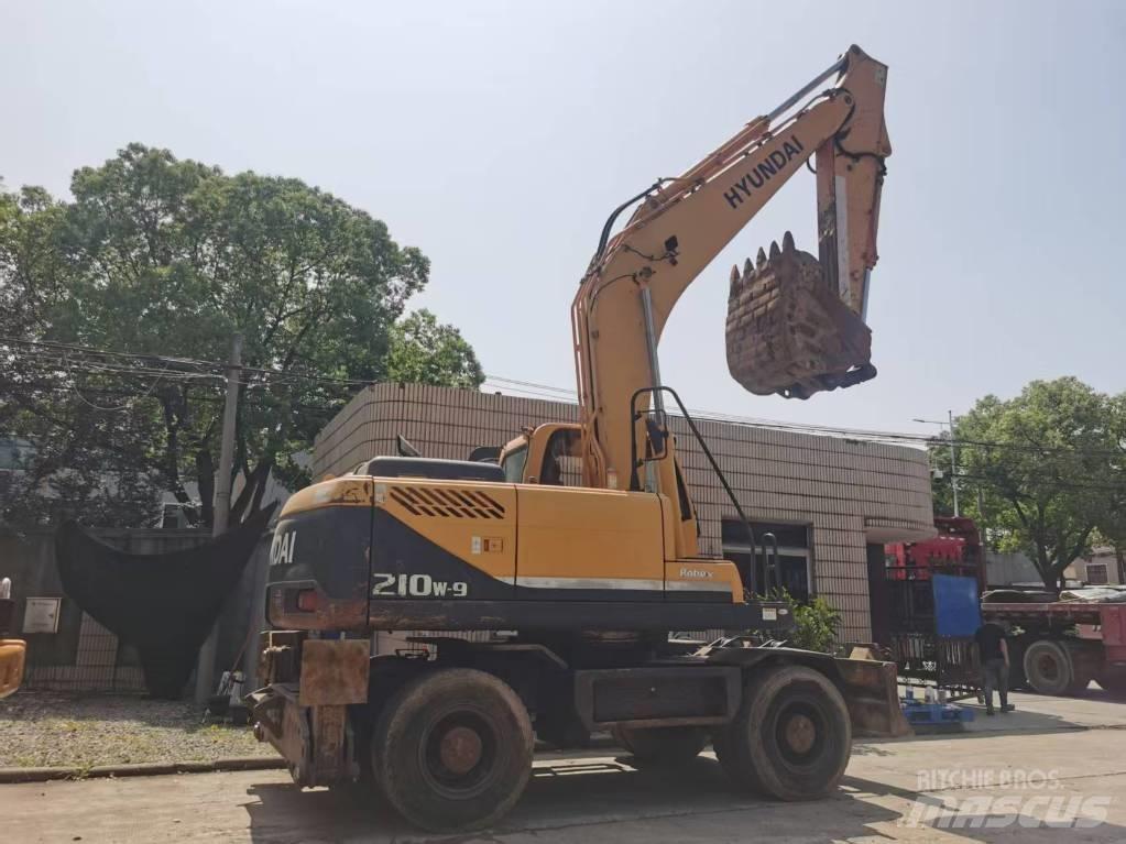 Hyundai R210W-9 Kolová rýpadla