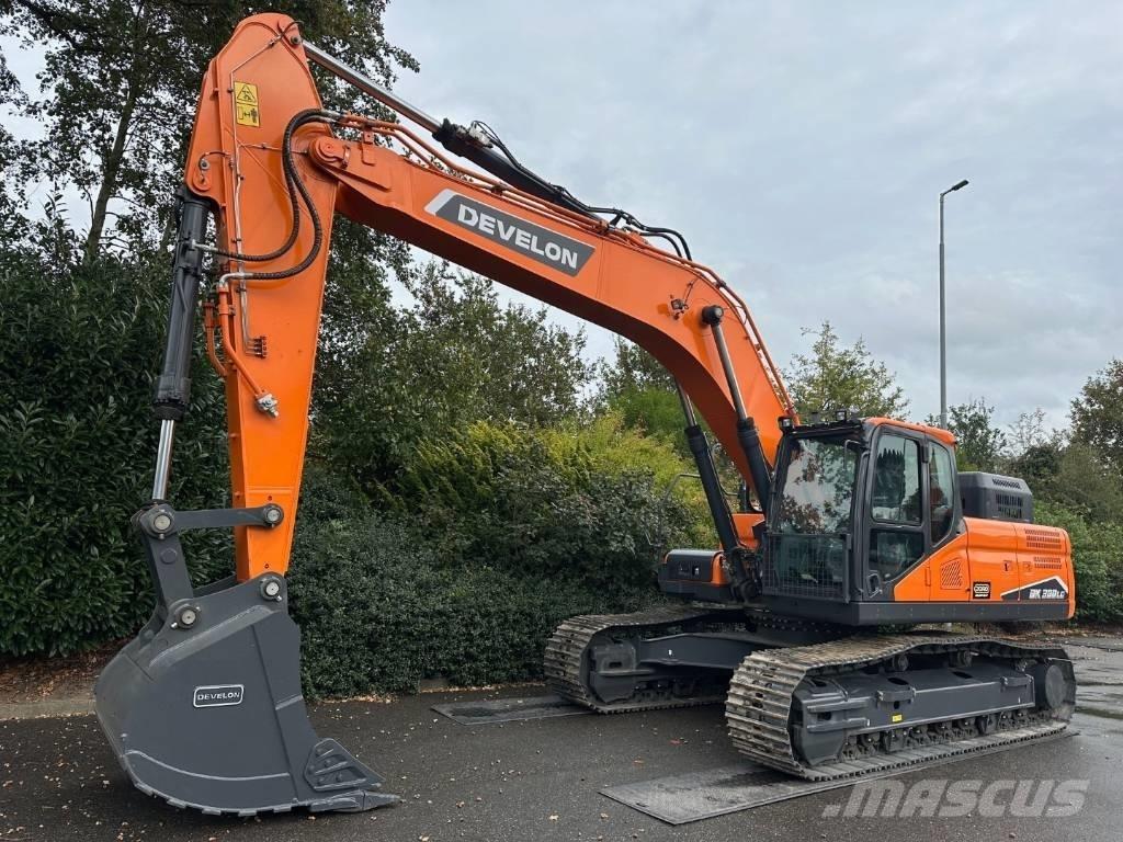 Develon DX 300 LC-7M Pásová rýpadla