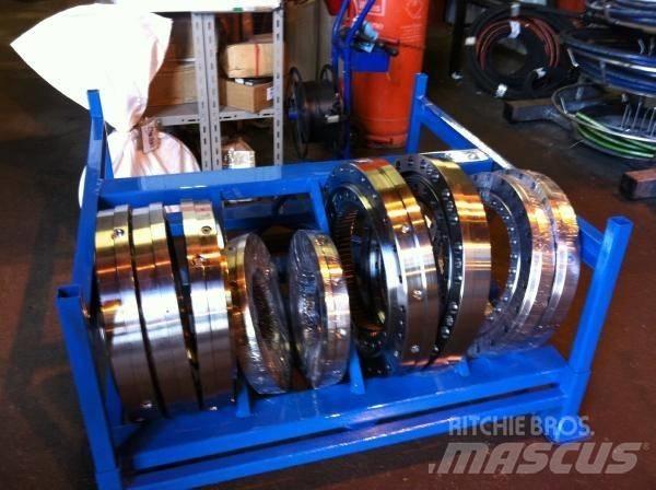 Bogie Bearings Pásy, řetězy a podvozek