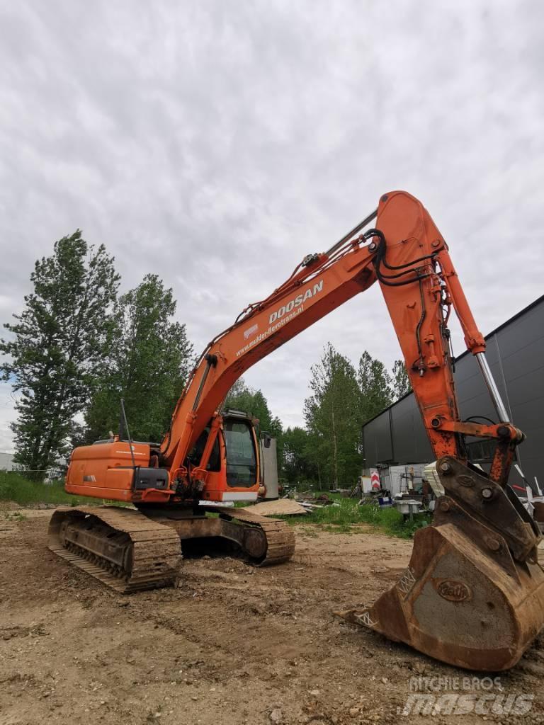Doosan DX 225 LC Pásová rýpadla