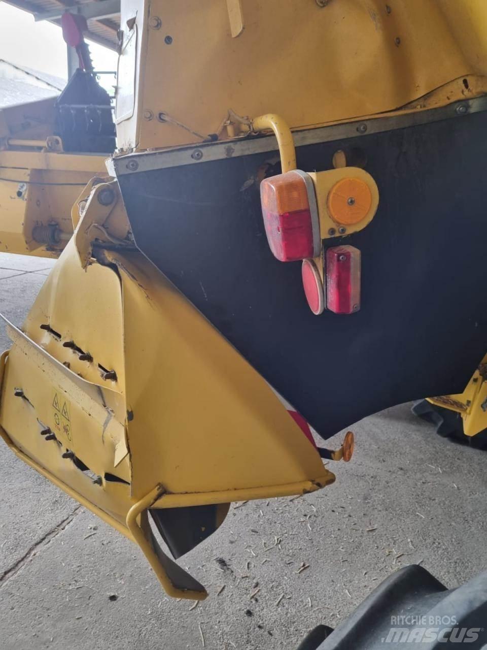 New Holland TF 76 Sklízecí mlátičky