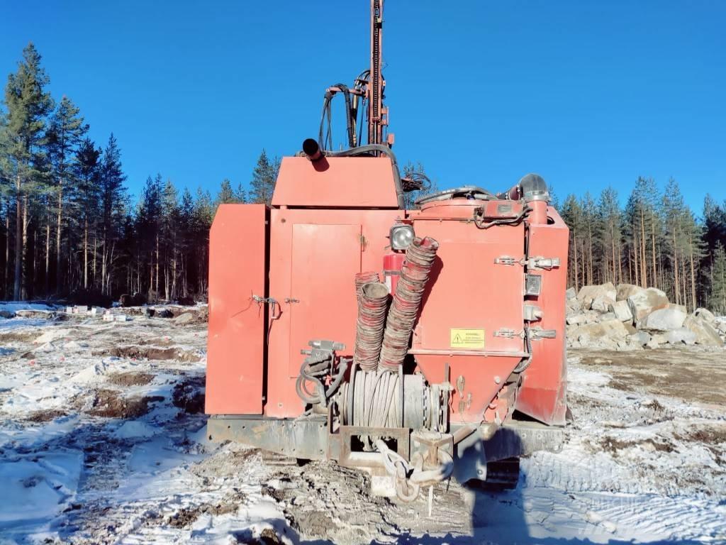 Sandvik DC 560 Povrchové vrtací stroje