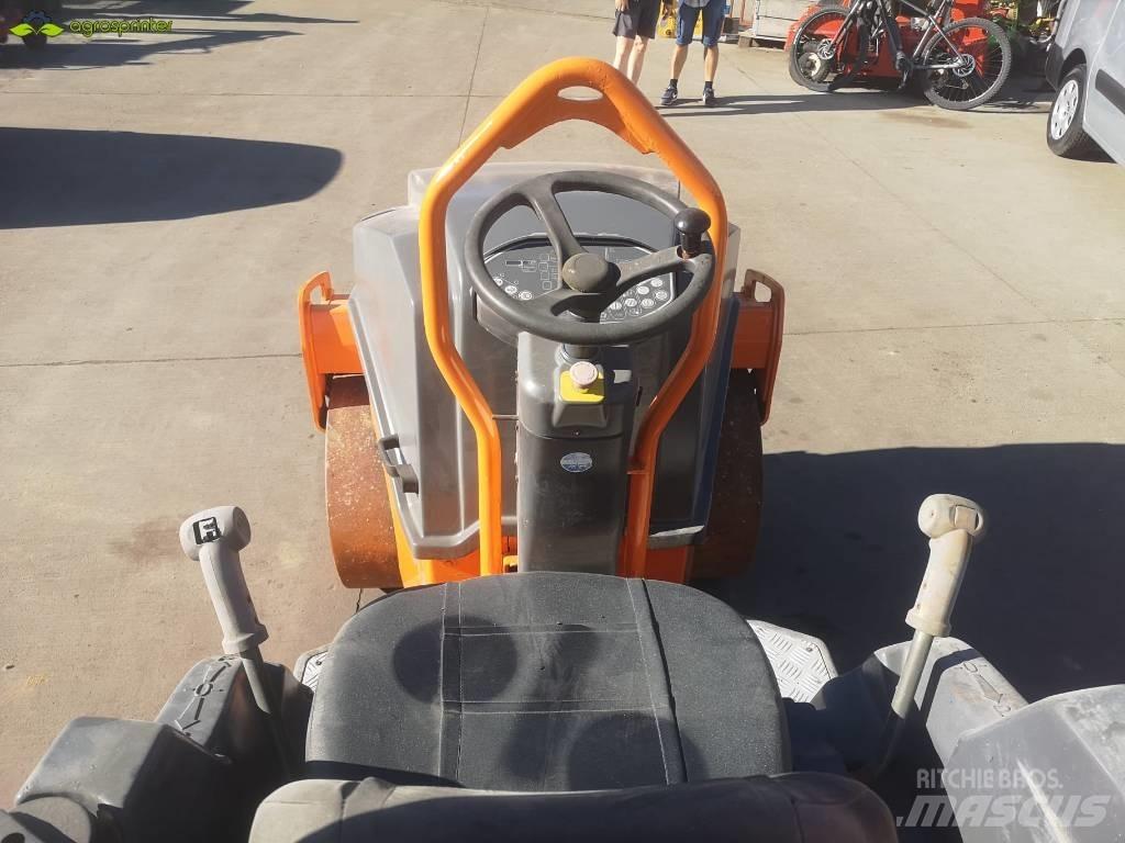 Hamm HD 12 VV Tandemové válce
