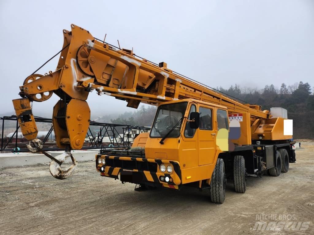 Hyundai HC 50 Univerzální terénní jeřáby