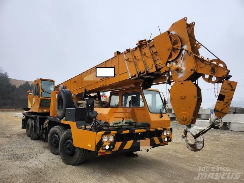 Hyundai HC 50 Univerzální terénní jeřáby