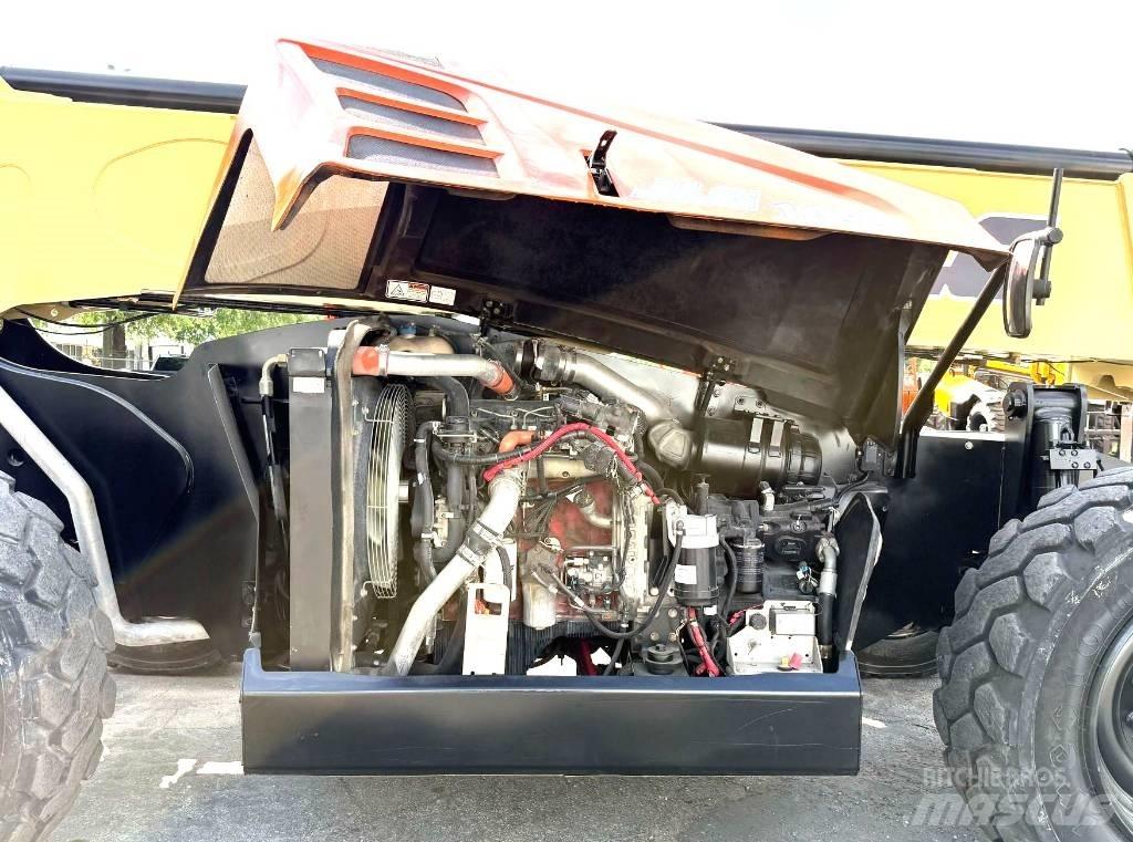 JLG 1055 Teleskopické manipulátory