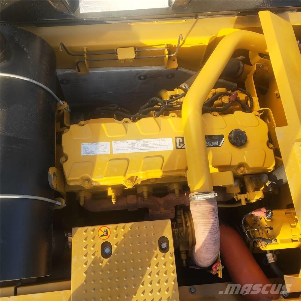 CAT 340D2 Pásová rýpadla