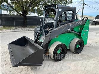 John Deere 312GR Smykem řízené nakladače