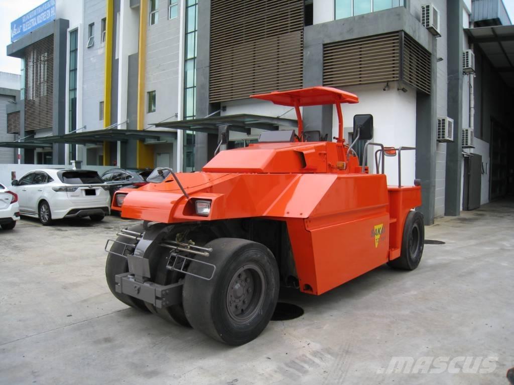 Sakai TZ 701 Pneumatikové válce