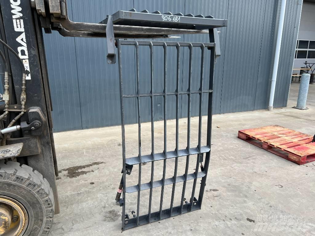 Doosan DX180 / DX225 Kabiny a interiér