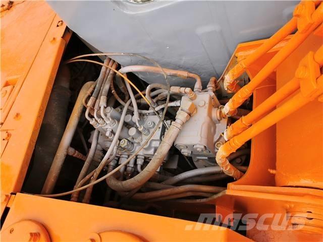 Hitachi EX60 Pásová rýpadla