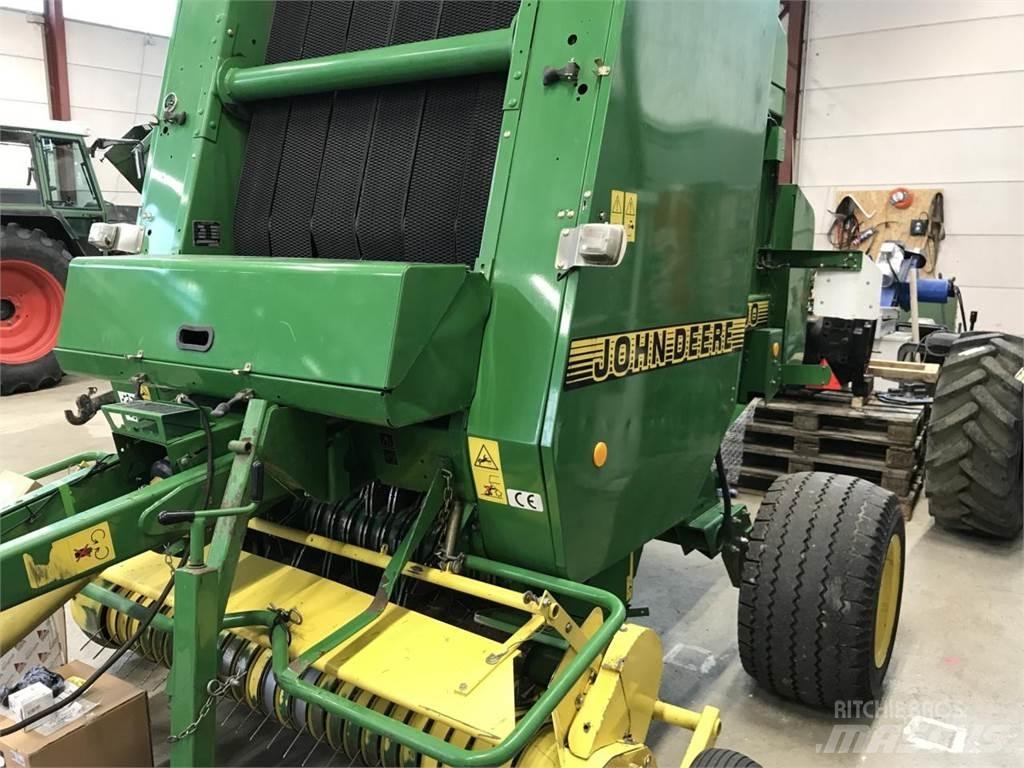 John Deere 590 Lis na hranaté balíky