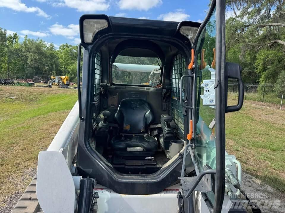 Bobcat T 750 Smykem řízené nakladače