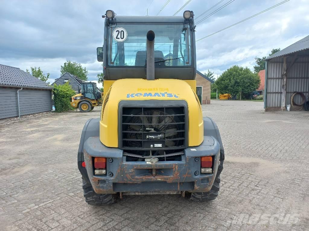 Komatsu WA 80-6 Kolové nakladače