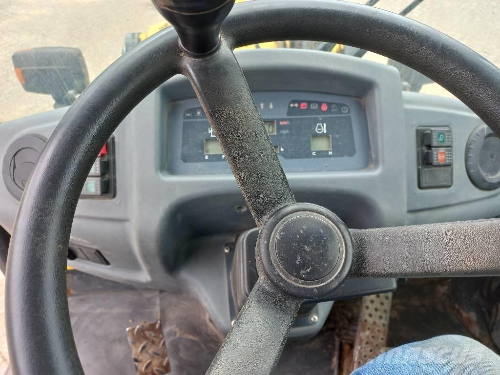 Komatsu WA 80-6 Kolové nakladače