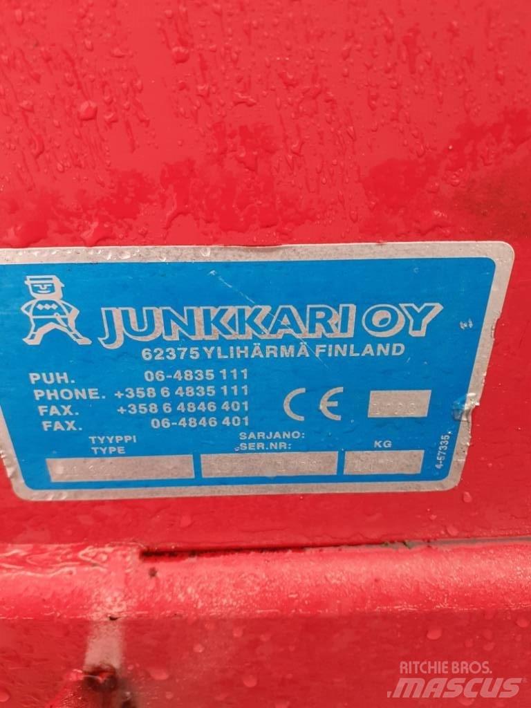 Junkkari NM 320 Kondicionér žacího stroje