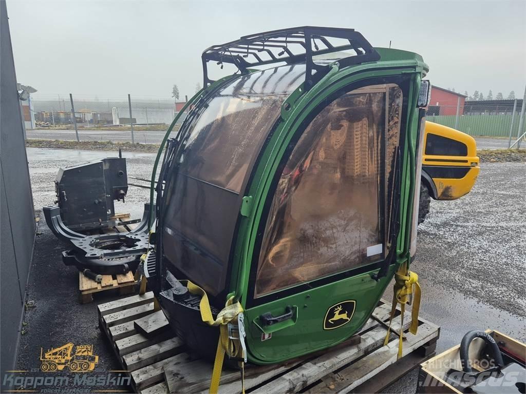 John Deere 1270G Kabiny a interiér