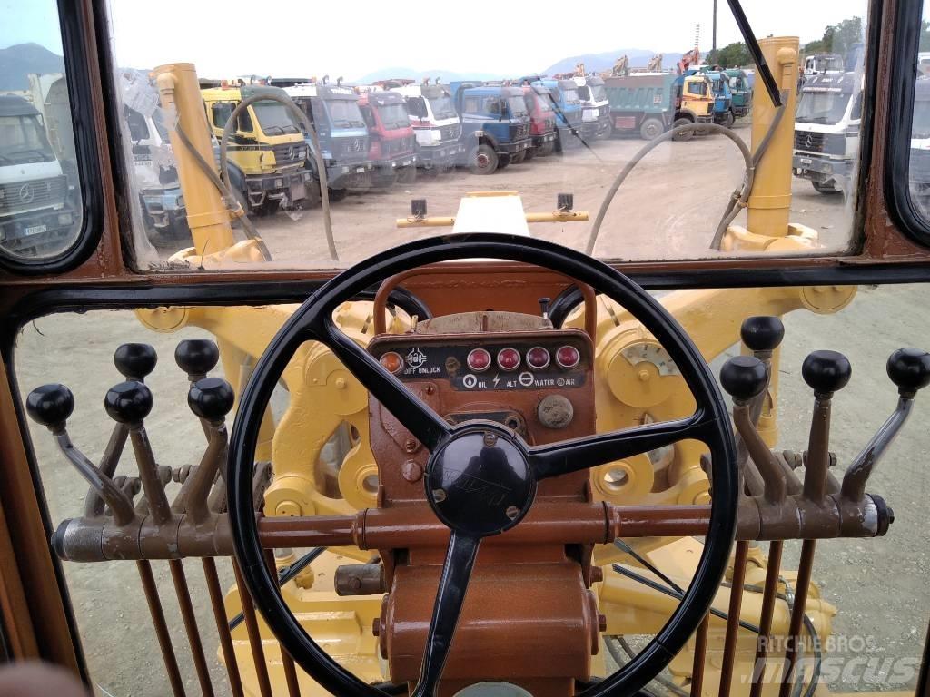 CAT 16 G Grejdry