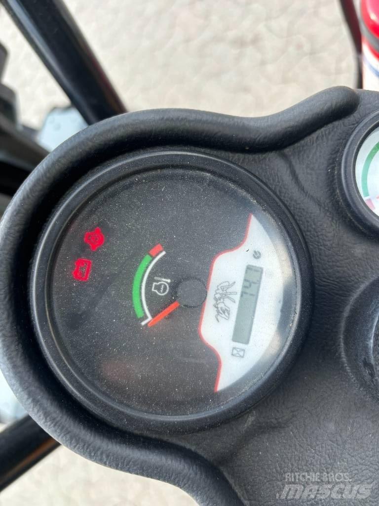 GiANT G 1200 Smykem řízené nakladače