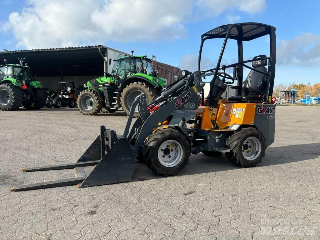 GiANT G 1200 Smykem řízené nakladače