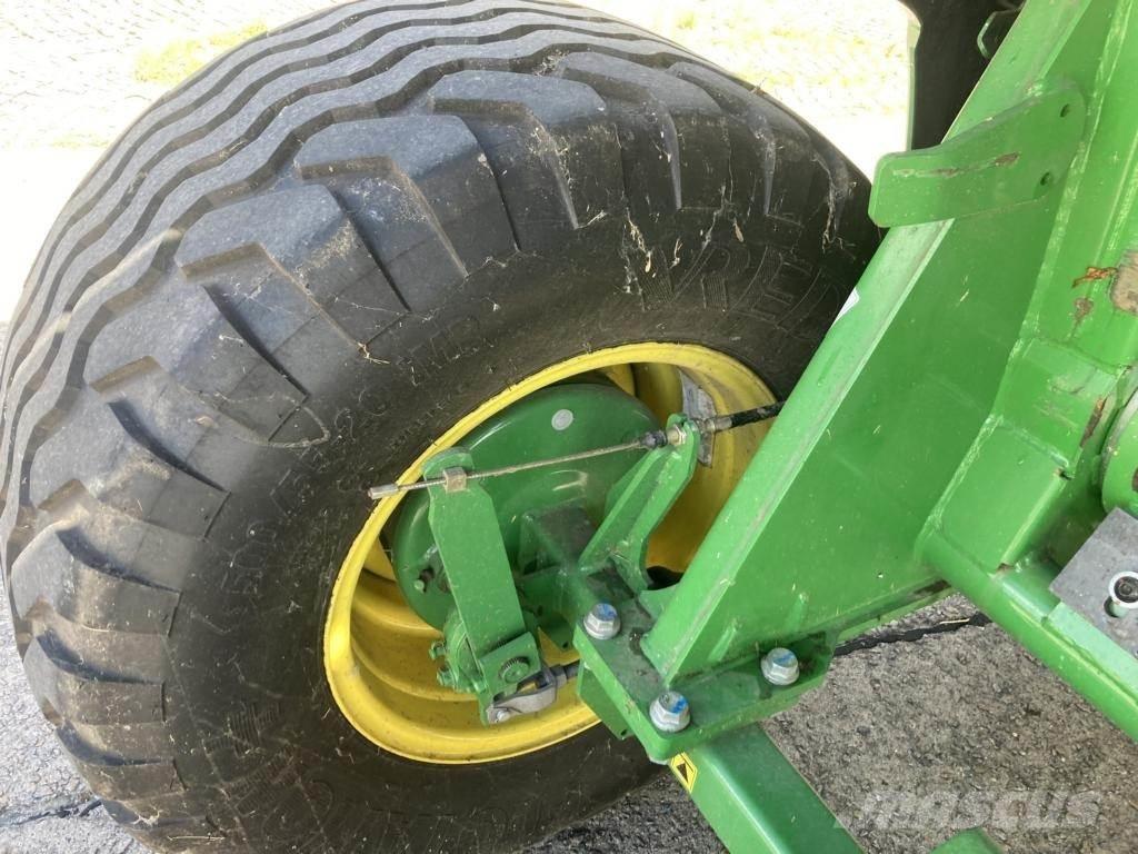 John Deere V461M Lis na válcové balíky