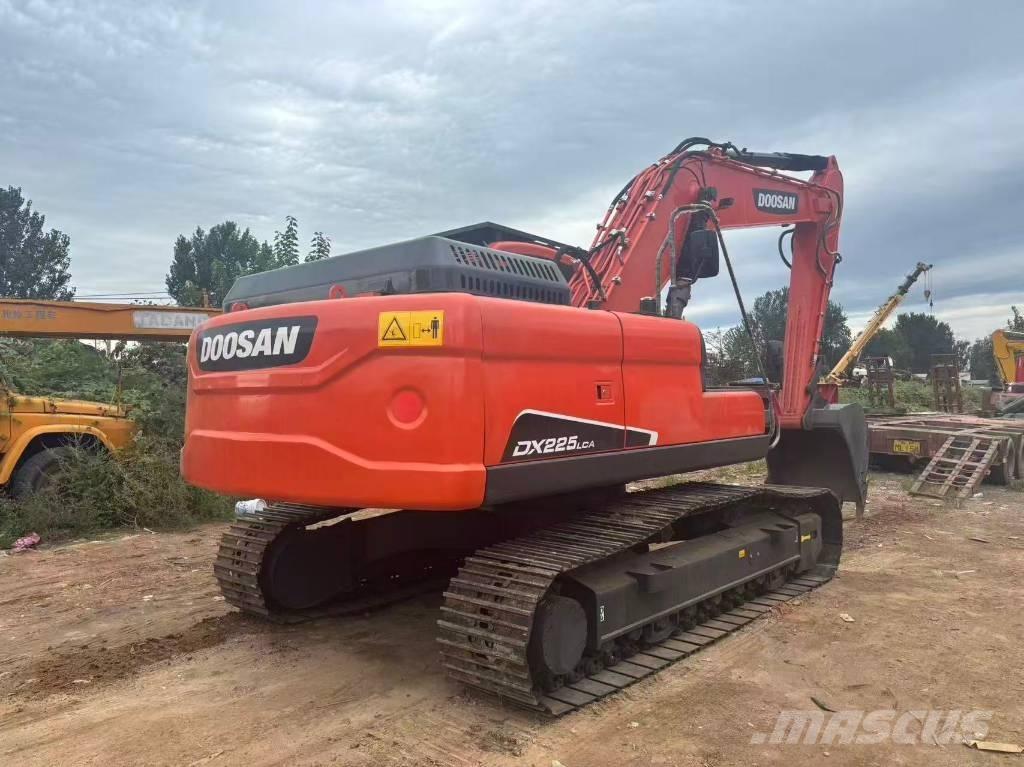 Doosan DX 225 Pásová rýpadla
