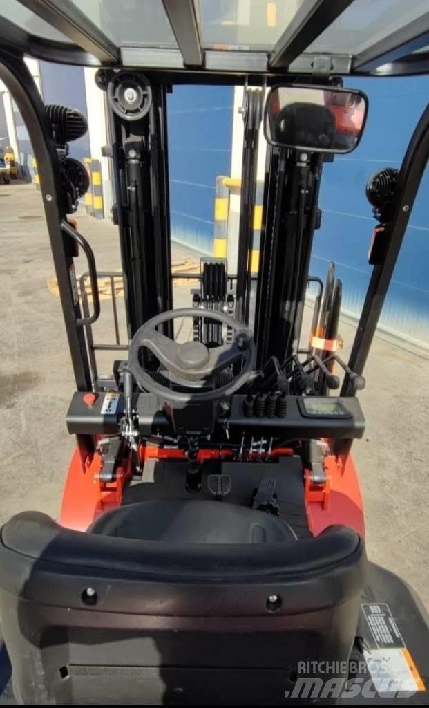 EP EQUIPMENT EFL302 Akumulátorové vozíky