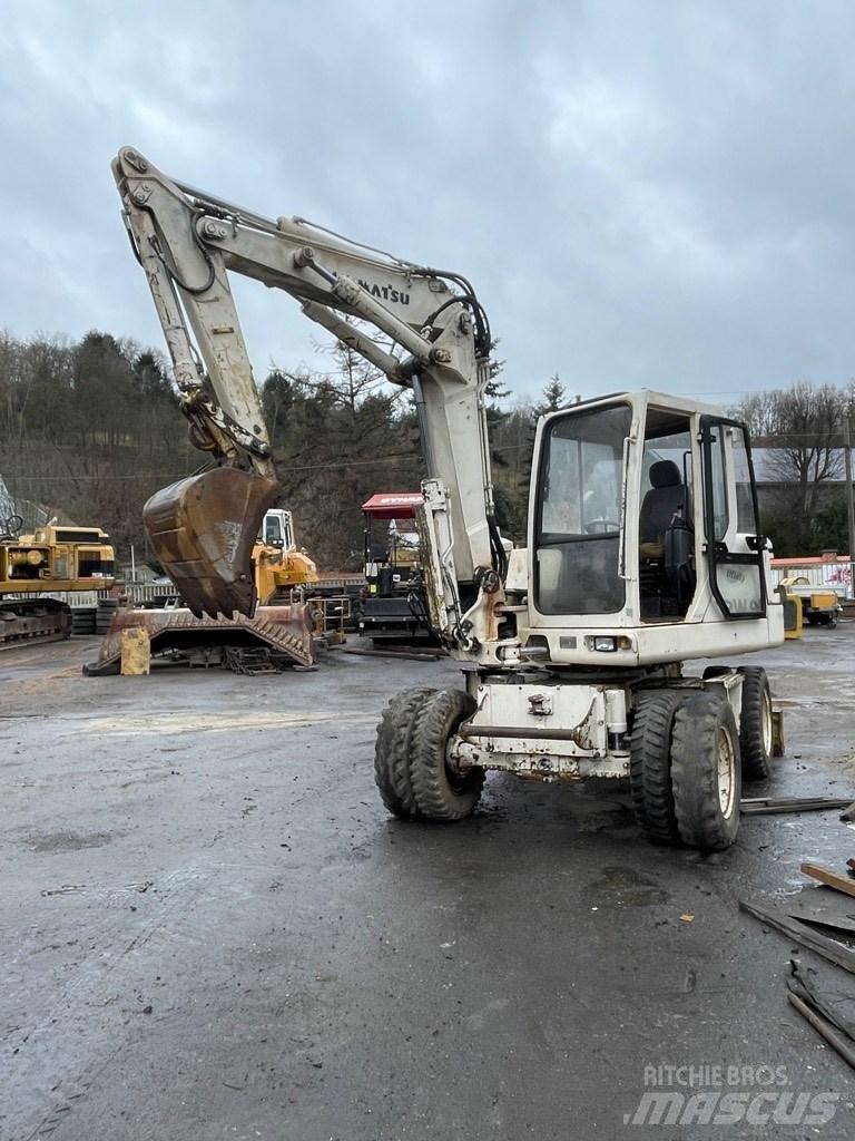 Komatsu PW 95 Kolová rýpadla