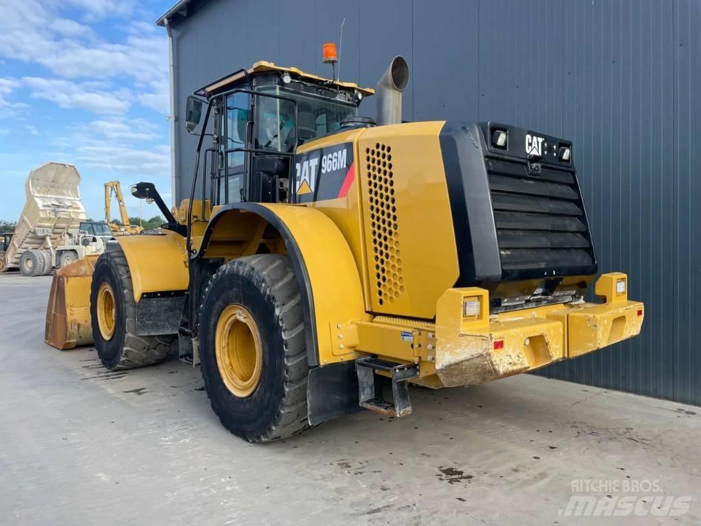 CAT 966M Kolové nakladače